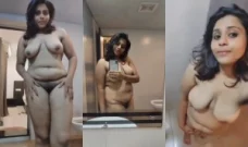 Sexy Desi Girl Shows Nude Body