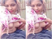 Desi Village Bhabhi Show’s Her Boobs and pussy